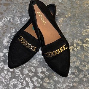 Black pointed toe loafers with gold chain detail size 7 1/2